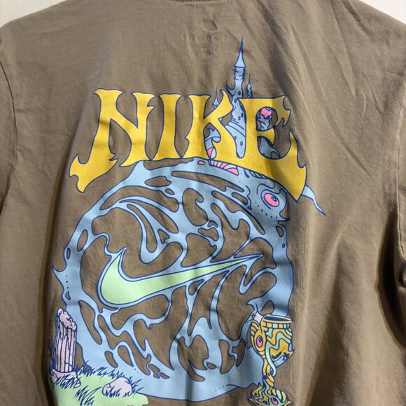 Men’s Sm. Nike Sportswear Fantasy Graphic Haze Mystic Magic Shirt - Picture 1 of 3